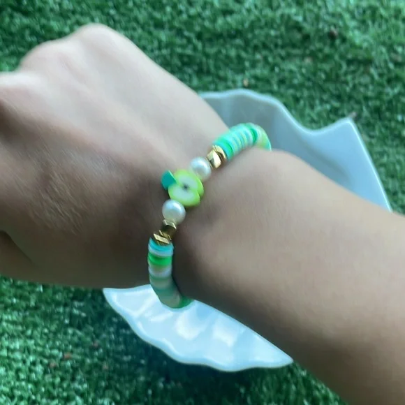 Supper Apple Bracelet - Picture 3 of 3